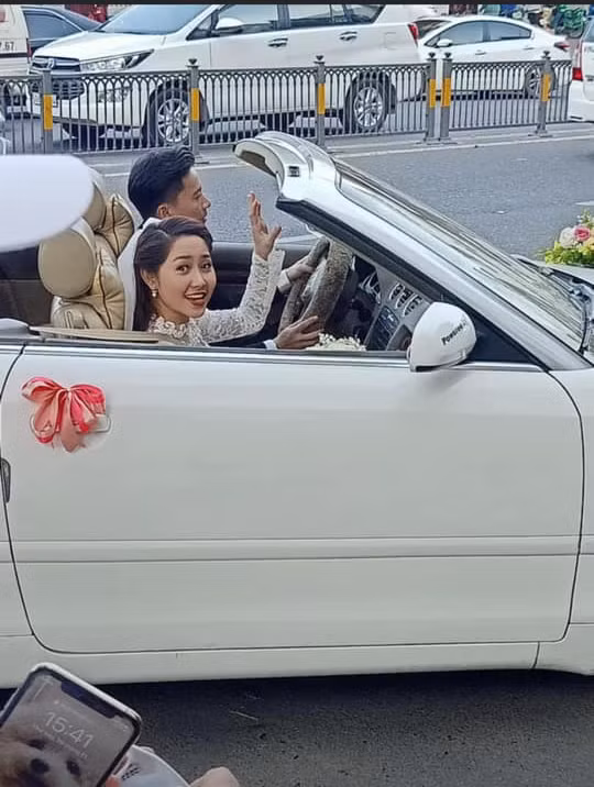 Sự thật đằng sau bức ảnh cưới gây xôn xao của nữ diễn viên Tường Vi, hóa ra chú rể là người quen