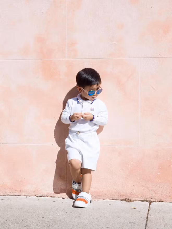 “Quý tử triệu đô” nhà Đan Trường: Catwalk, tạo dáng như mẫu nhí chuyên nghiệp, chuẩn bị về Việt Nam giới thiệu công ty riêng ảnh 3