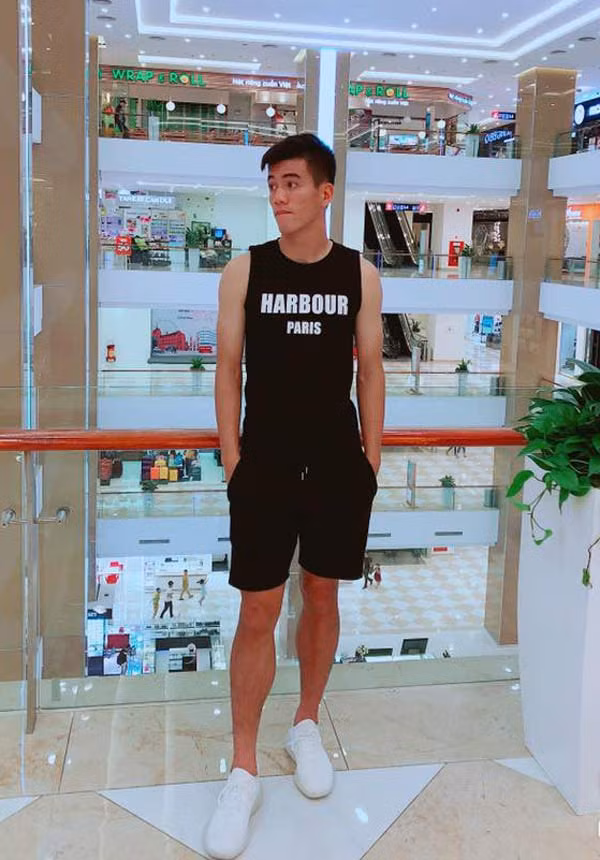 Chỉ thích diện áo phông, quần cộc, Tiến Linh vẫn khiến vạn chị em liêu xiêu - 6