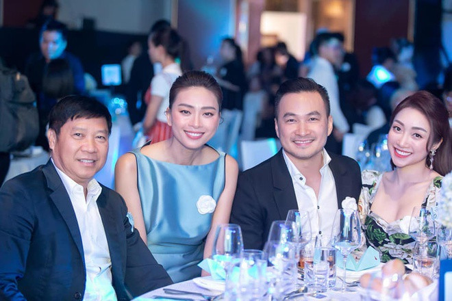 Chi Bảo hạnh phúc bên bạn gái kém 16 tuổi ảnh 9 Chi Bao hanh phuc ben ban gai kem 16 tuoi hinh anh 9