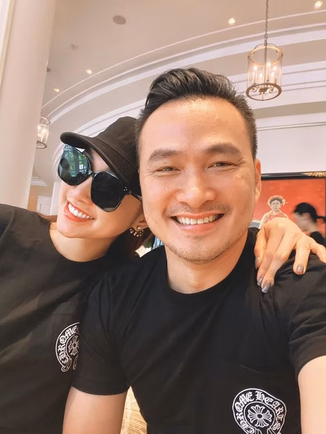 Chi Bao hanh phuc ben ban gai kem 16 tuoi hinh anh 5 