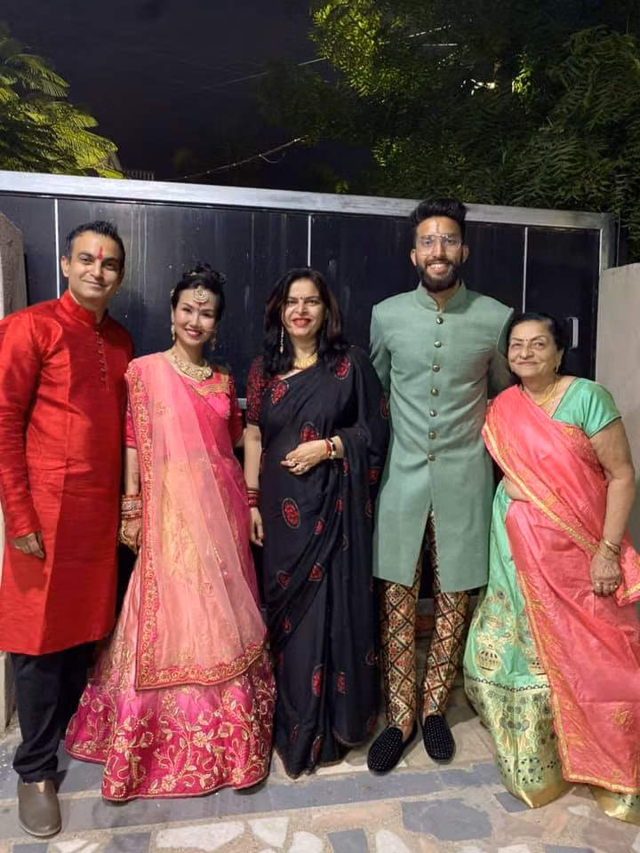 Võ Hạ Trâm được mẹ chồng người Ấn Độ cưng chiều hết mực, cô dâu số hưởng bật nhất showbiz Việt là đây!