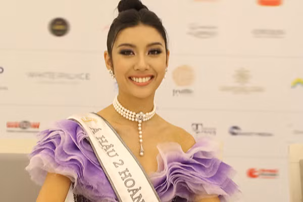 Á hậu Thúy Vân.