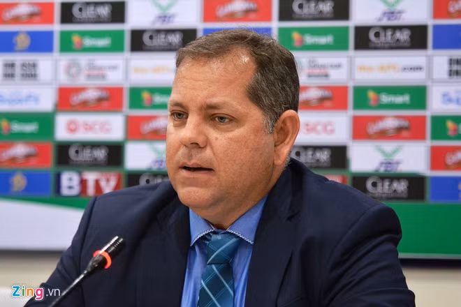 HLV Vitorino từng dẫn dắt tuyển Campuchia năm 2017. Ảnh: Nguyên Trí.