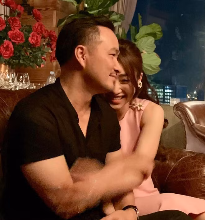 Chi Bao hanh phuc ben ban gai kem 16 tuoi hinh anh 4 