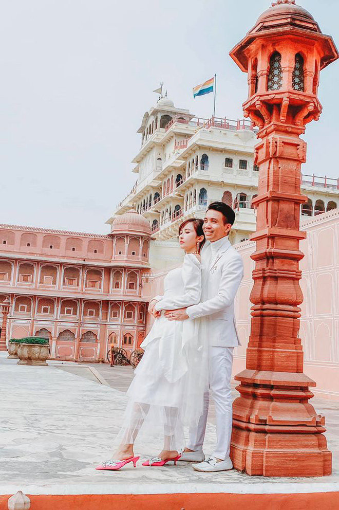 Vợ chồng Minh Nhựa lại gây sốt với bộ ảnh cưới chụp tận Ấn Độ, nhưng nhìn kỹ thì thấy một thứ hơi sai sai ảnh 3