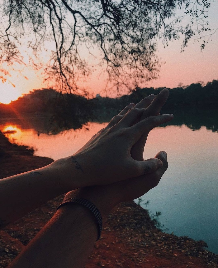 Loạt ý tưởng chụp ảnh đôi khiến dân FA “phát hờn” giữa lúc gió đông về ảnh 6 Loạt ý tưởng chụp ảnh đôi khiến dân FA phát hờn vì ghen tỵ giữa lúc gió đông đang về