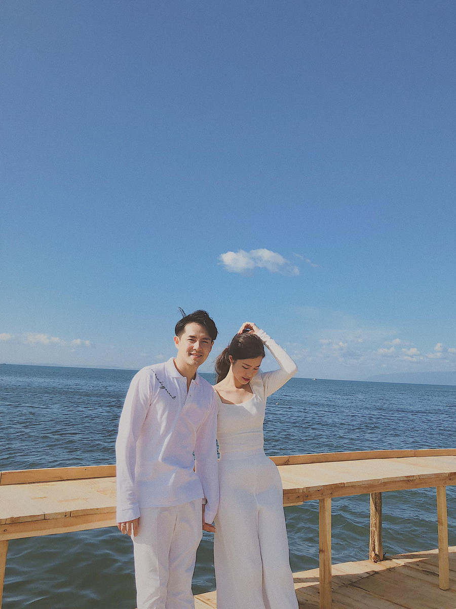 Đông Nhi và Ông Cao Thắng khoe giấy đăng kí kết hôn, bút sa thì...thành vợ chồng hợp pháp rồi Đông Nhi và Ông Cao Thắng khoe giấy đăng kí kết hôn, bút sa thì...thành vợ chồng hợp pháp rồi