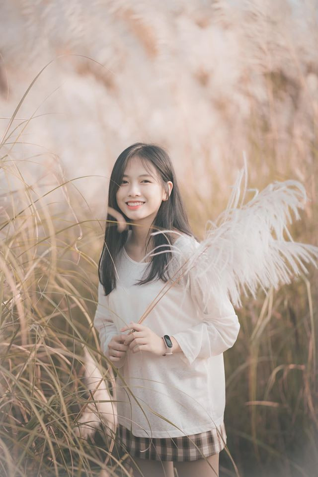 Vẻ đẹp "mong manh như sương sớm" của nữ sinh trường Đại học Y Hà Nội ảnh 5 Xuýt xoa với vẻ đẹp mong manh như sương sớm của nữ sinh trường Đại học Y Hà Nội ảnh 4