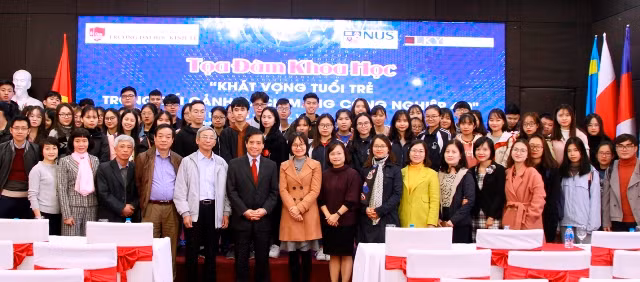 Tọa đàm thu hút đông đảo sinh viên tham dự.