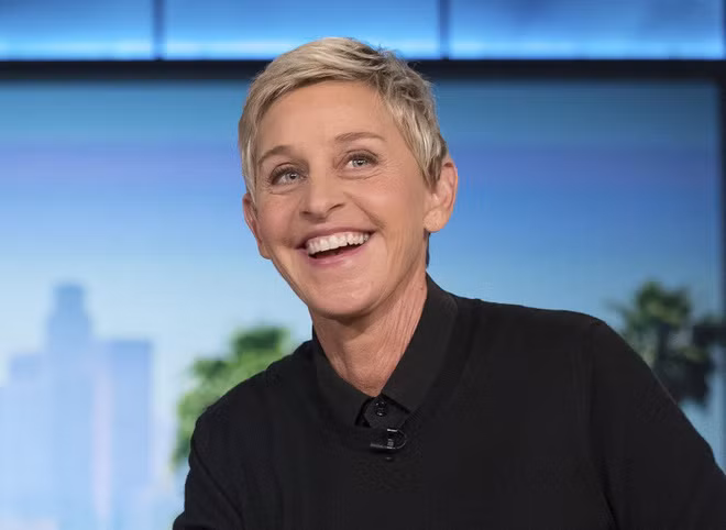 Được fan hâm mộ gửi tặng bánh kem lấy cảm hứng từ Frozen 2, “bà hoàng truyền hình” Ellen Show tá hỏa: Elsa và Olaf đây ư? - Ảnh 1.