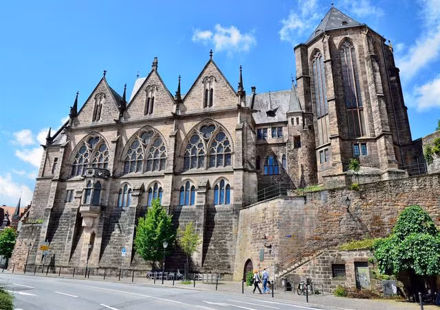 Đức là quốc gia có nền giáo dục chất lượng. Du học sinh tại Đức có nhiều cơ hội tìm việc, phát triển nghề nghiệp và định cư sau tốt nghiệp.