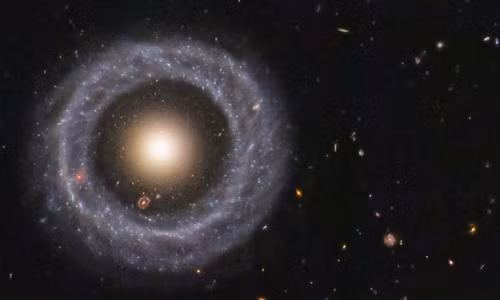 Thiên hà Hoag cách Trái Đất 600 triệu năm ánh sáng. Ảnh: NASA.