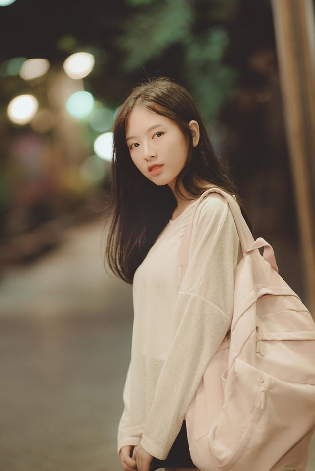 Vẻ đẹp "mong manh như sương sớm" của nữ sinh trường Đại học Y Hà Nội ảnh 7 Hoài Linh cho biết, điều mà cô nàng cảm thấy hài lòng nhất chính là thi đỗ vào ngôi trường đại học mà mình yêu thích.