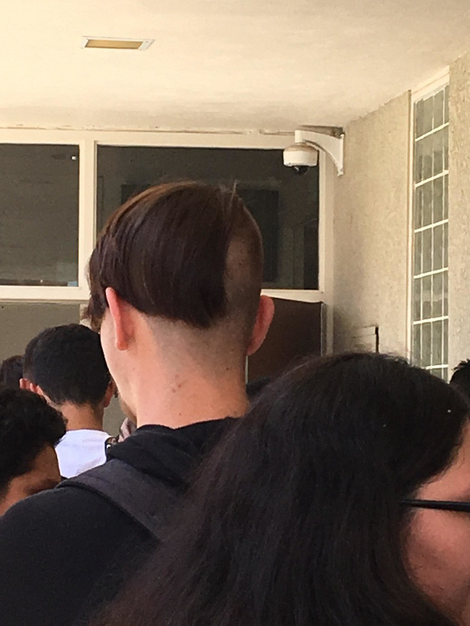 20 kiểu đầu độc dị chứng minh đừng ai dại mà làm phật lòng anh thợ cắt tóc những khi muốn thay đổi diện mạo mới - Ảnh 16. 20 kiểu đầu độc dị chứng minh đừng ai dại mà làm phật lòng anh thợ cắt tóc những khi muốn thay đổi diện mạo mới - Ảnh 16.