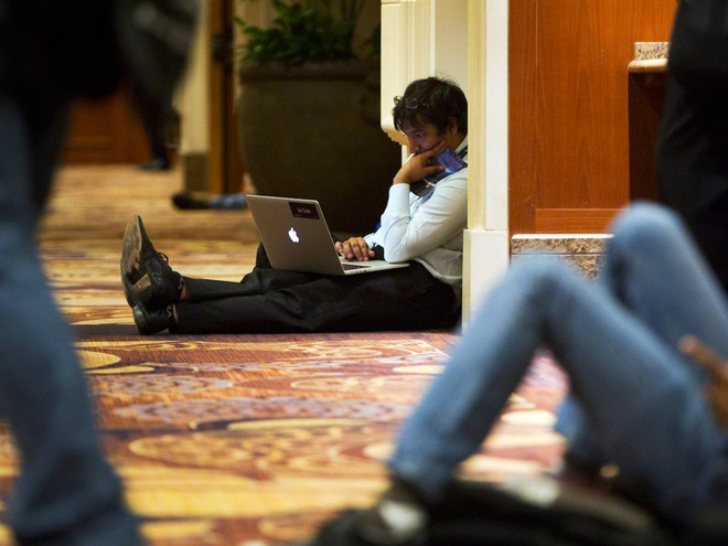 5. Kiến trúc sư doanh nghiệp:Mức lương cứng trung bình cho nghề này là122.585 USD/năm. Kiến trúc sư doanh nghiệp khác với kiến trúc sư bên lĩnh vực xây dựng. Họ chịu trách nhiệm phân tích, thiết kế, lập kế hoạch nhằm xây dựng hệ thống thông tin linh hoạt, là nền tảng cho doanh nghiệp sử dụng và tăng tốc kinh doanh. Ảnh:Reuters. Sinh vien tot nghiep nganh Y kiem nhieu tien nhat o My hinh anh 5