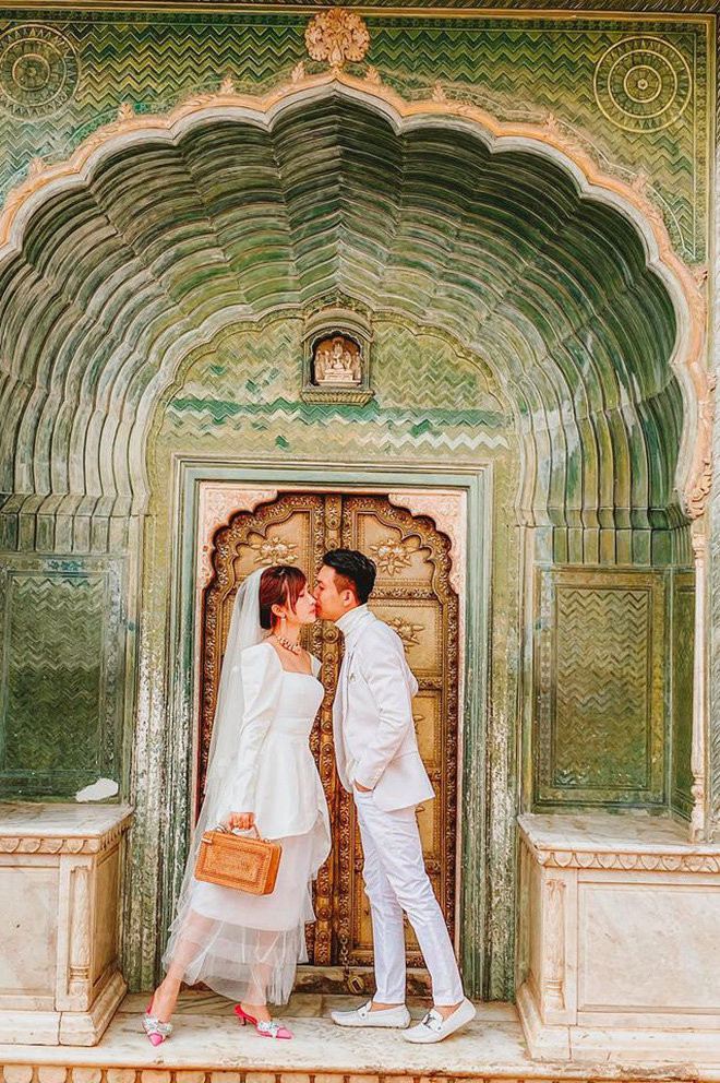 Vợ chồng Minh Nhựa lại gây sốt với bộ ảnh cưới chụp tận Ấn Độ, nhưng nhìn kỹ thì thấy một thứ hơi sai sai ảnh 2