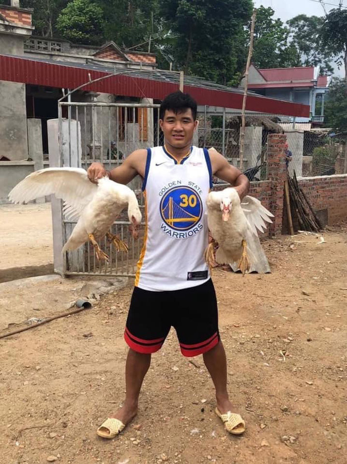 Hà Đức Chinh bị dân mạng "khai quật" ảnh ngố tàu, hài hước trêu: "Chinh nay đã hết "đen" ảnh 1 Hình ảnh hài hước của Hà Đức Chinh.