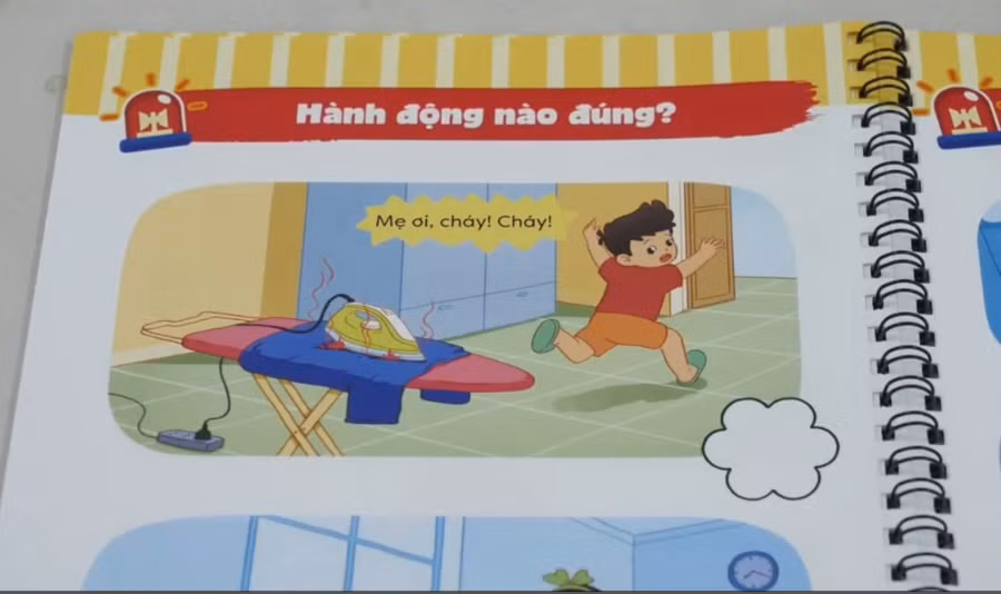 Các tài liệu hướng dẫn về an toàn phòng cháy cho học sinh được thiết kế phù hợp với từng lứa tuổi. Ảnh: Đình Tuệ.