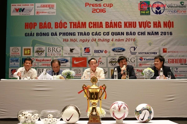 Báo Giáo dục và Thời đại tham dự Giải bóng đá Press Cup 2016