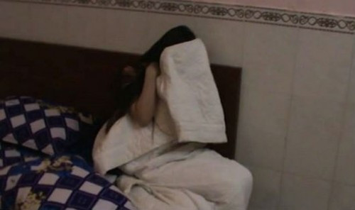 Cuộc điện thoại giải cứu thiếu nữ 15 tuổi khỏi "hang quỷ" sau gần 10 ngày bị ép bán dâm - Ảnh 2