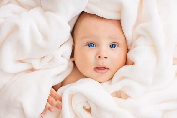 Đừng tắm hàng ngày cho bé vào mùa đông kẻo HẠI CON! Đây là tần suất chuẩn nhất!