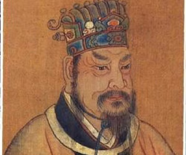 Các chuyên gia khảo cổ học tin rằng thành đoản kiếm 3000 năm tuổi này được sử dụng từ thời Chu Khang Vương (1020 TCN - 996 TCN)