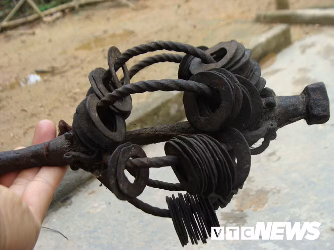 Nhung thanh kiem bi an o Viet Nam: Kiem bau ky la cua to tien nguoi Dao hinh anh 6