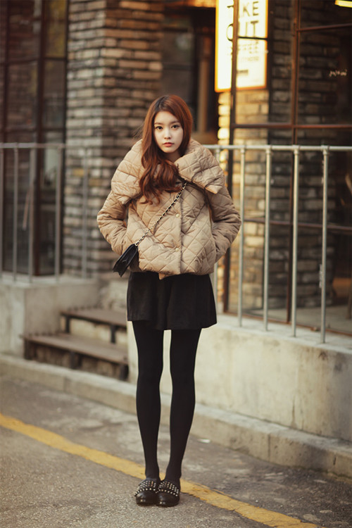 5 bí quyết mix đồ mùa đông “ăn gian” chiều cao cực đỉnh cho nàng nấm lùn ảnh 2 mix-ao-phao-chan-vay-hnoss