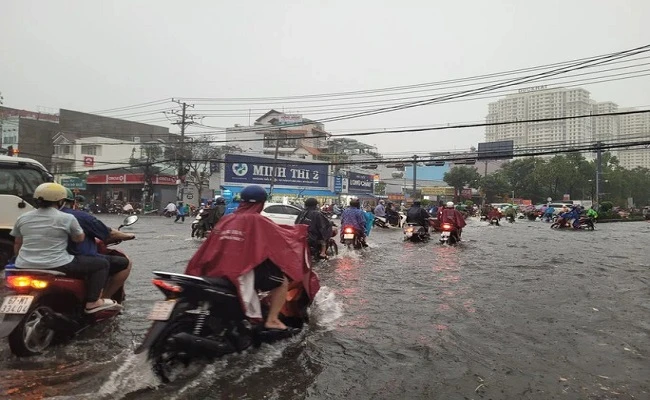 Thời tiết hôm nay: Bắc Bộ ngày nắng, Trung Bộ giảm mưa, Nam Bộ mưa rào