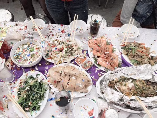 Đám cưới tan hoang, khách khứa hỗn loạn vì bị bắn pháo giấy, nhiều người thậm chí còn nghi "người yêu cũ" cô dâu tài trợ tiền pháo - Ảnh 6.