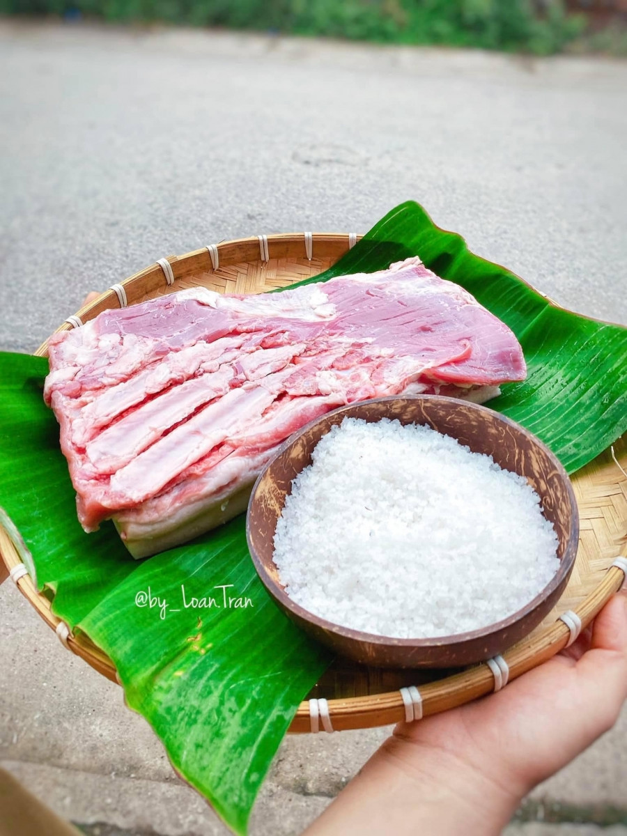 Chỉ cần cho thứ này vào, món thịt quay bì giòn tan như bim bim ảnh 1