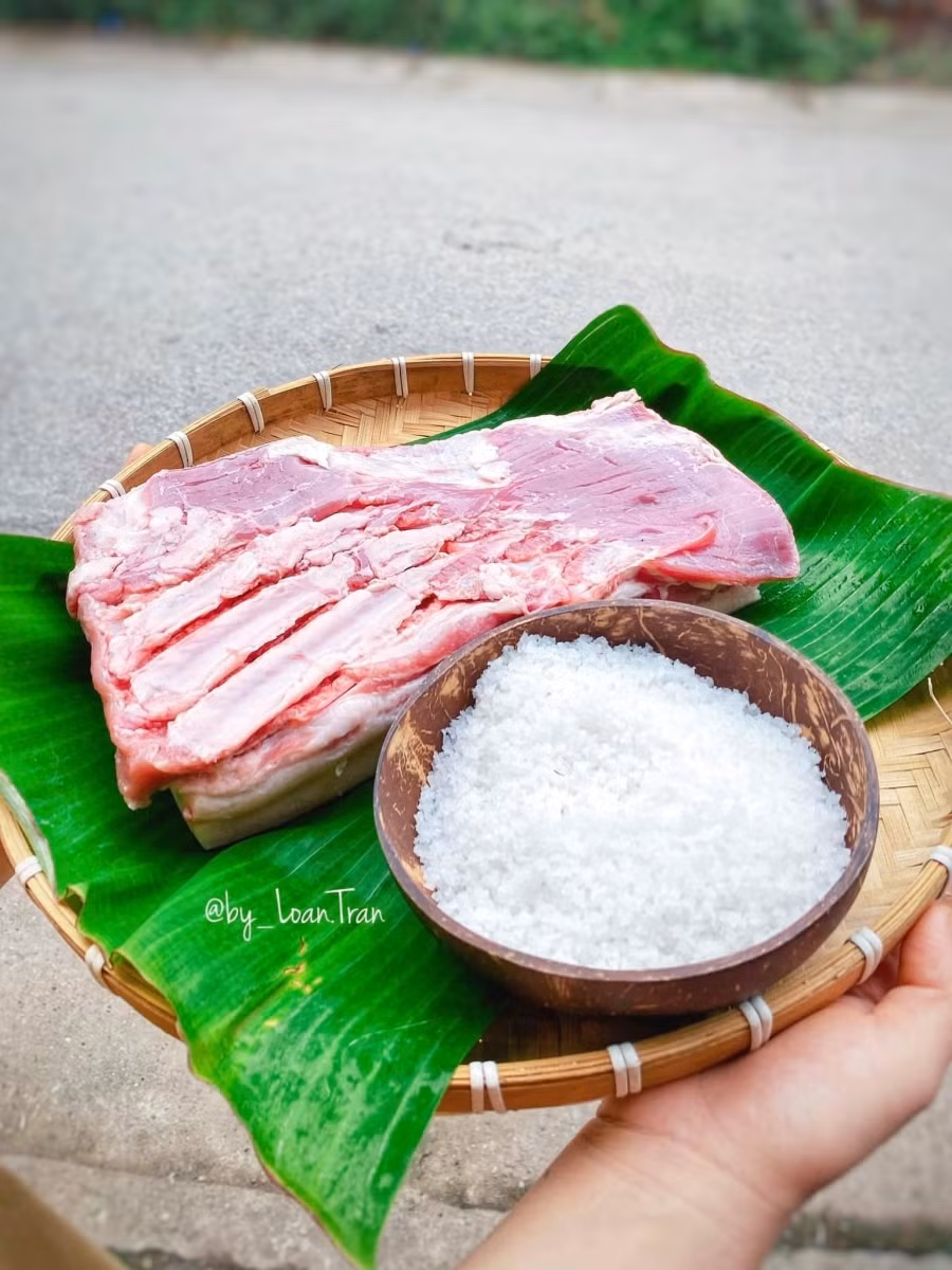 Chỉ cần cho thứ này vào, món thịt quay bì giòn tan như bim bim ảnh 1