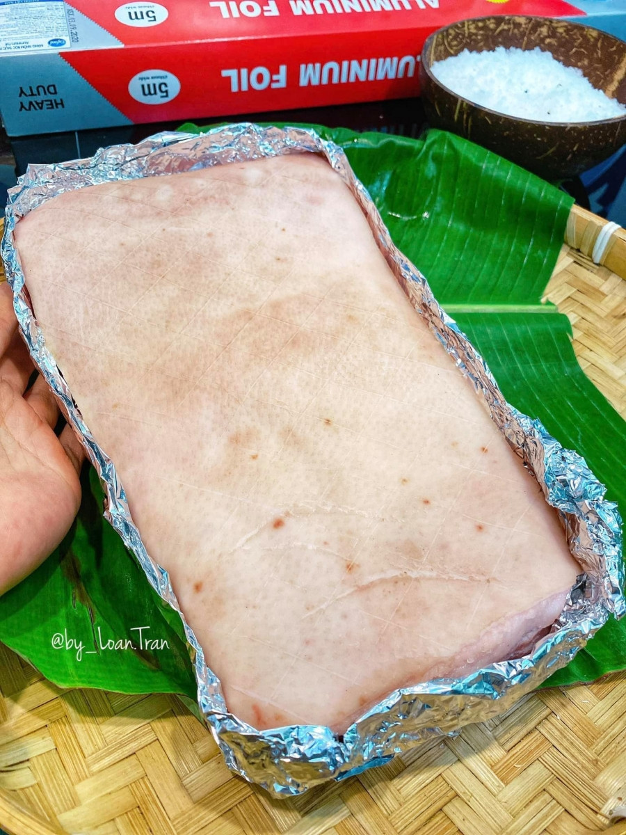 Chỉ cần cho thứ này vào, món thịt quay bì giòn tan như bim bim ảnh 2