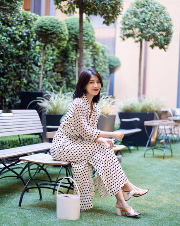 xung xinh di choi ngay le, chi em dung bo qua mon do thanh lich va cuc sanh dieu nay - 16