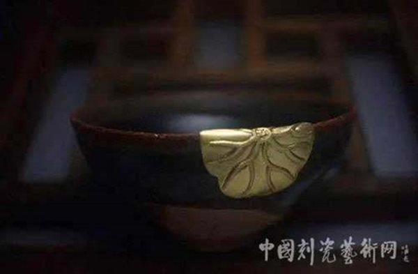 run tay càm chiéc bát tuỏng khong dát mà dát khien sieu xe cũng "chao thua" - 15