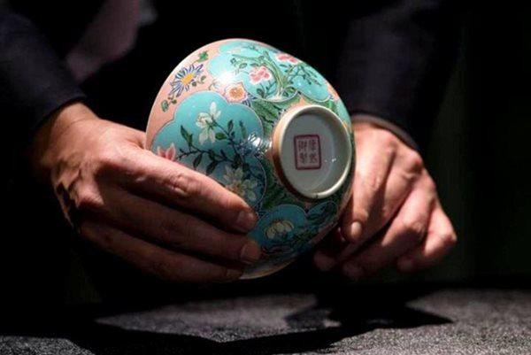 run tay càm chiéc bát tuỏng khong dát mà dát khien sieu xe cũng "chao thua" - 12