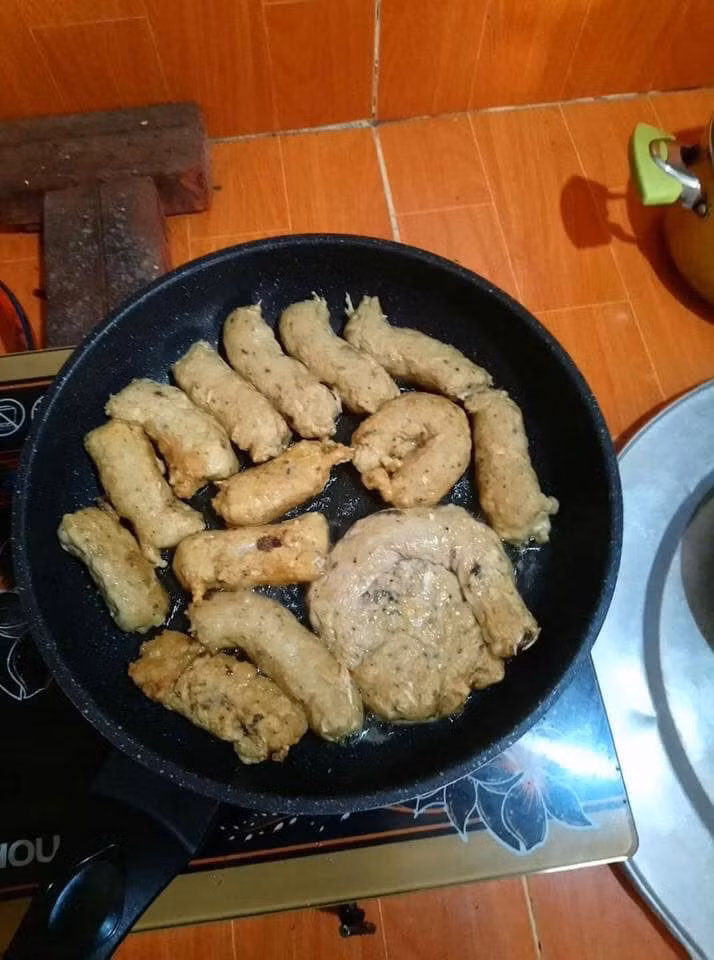 Dặn vợ làm món dồi rán khoái khẩu, vậy mà thấy thành quả chồng chán nản không muốn ăn ảnh 8