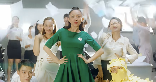 Tóc Tiên ăn mặc thường thường, làm gái công sở ngoan hiền vẫn đẹp khí chất - Ảnh 7. Tóc Tiên ăn mặc thường thường, làm gái công sở ngoan hiền vẫn đẹp khí chất - Ảnh 7.