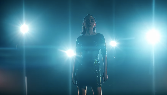 Tóc Tiên ăn mặc thường thường, làm gái công sở ngoan hiền vẫn đẹp khí chất - Ảnh 9. Tóc Tiên ăn mặc thường thường, làm gái công sở ngoan hiền vẫn đẹp khí chất - Ảnh 9.