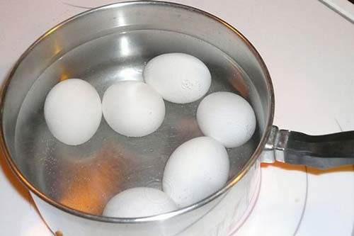 Luộc trứng gà, lăn qua lăn lại trên mặt và chờ xem điều bất ngờ xảy ra ảnh 3 luoc trung ga len, lan qua lan lai tren mat va cho xem dieu bat ngo gi xay ra - 3