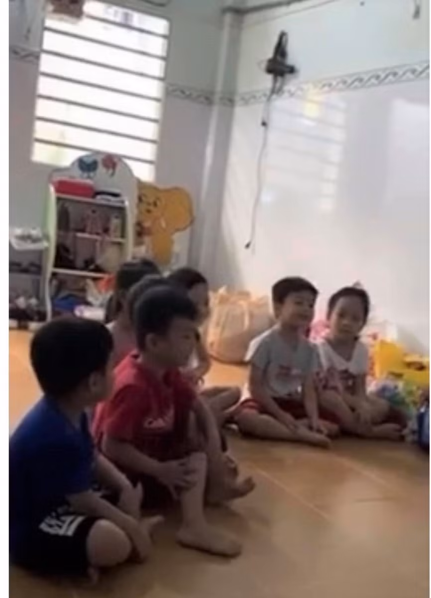 Một sinh viên ngành mầm non đang nhận trông giữ tới 7 trẻ ngay tại phòng trọ của mình