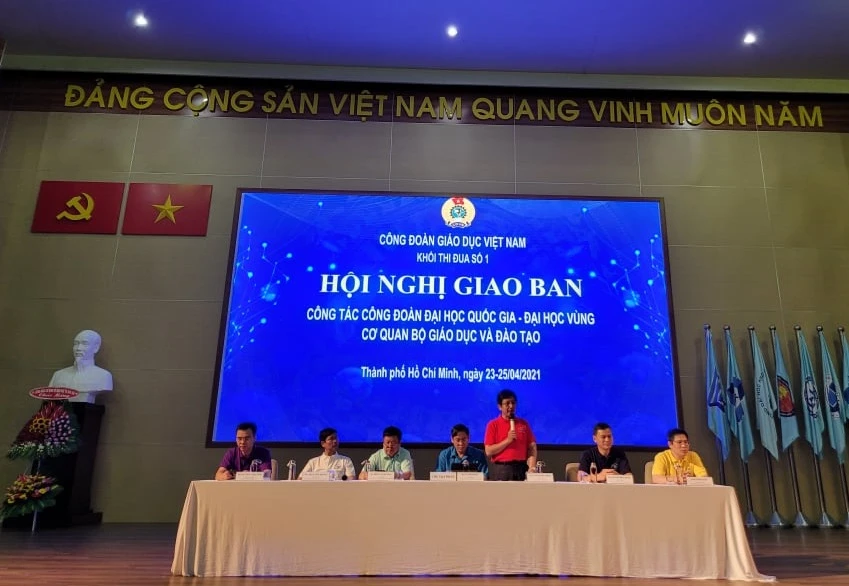 Ban chủ tọa Hội nghị Giao ban hoạt động Công đoàn.