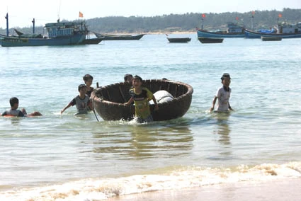 Vun đắp tương lai cho học sinh miền biển