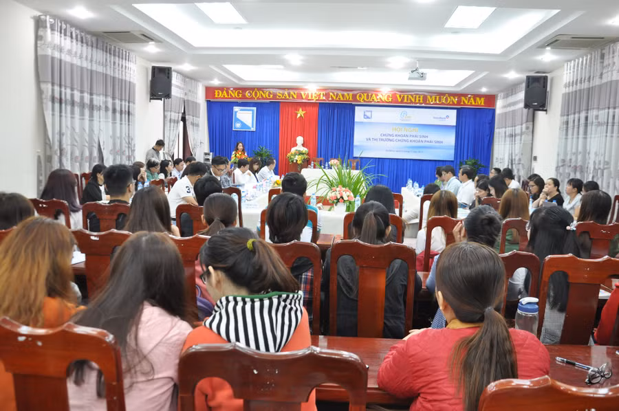 Hội nghị đã tập trung bàn thảo nhiều vấn đề mới, bổ ích về chứng khoán phái sinh và thị trường chứng khoán phái sinh.