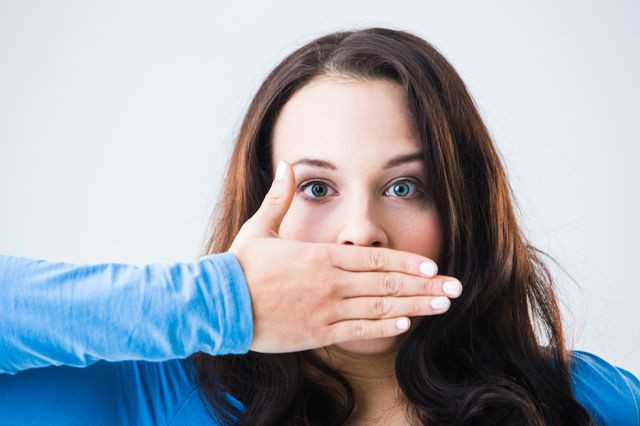 Hôi miệng gây ảnh hưởng không nhỏ tới giao tiếp (Ảnh minh họa)