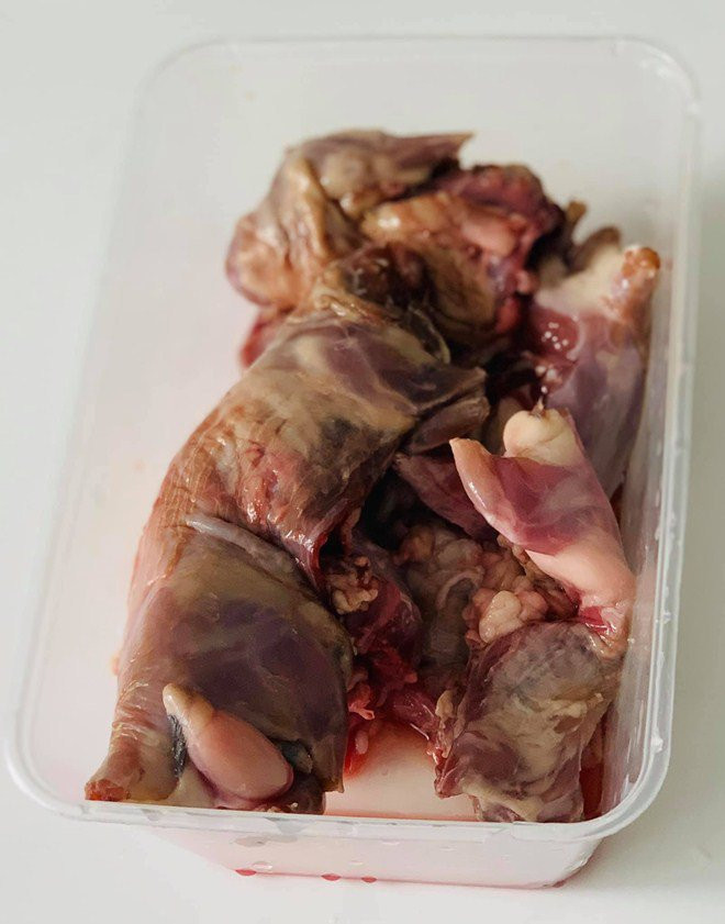 Lần đầu tiên, Hoàng Bách mắng vợ té tát chỉ vì để thứ này vào tủ lạnh ảnh 1 lan dau tien, hoang bach mang vo te tat chi vi dam de thu nay vao tu lanh - 1