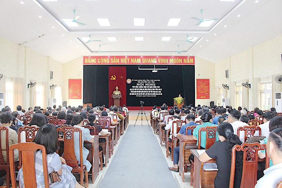 Quang cảnh hội nghị