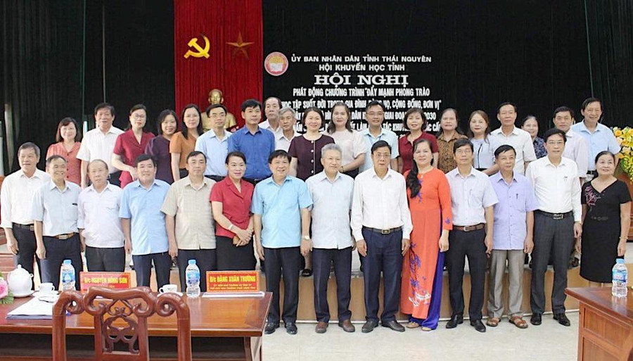 Đẩy mạnh phong trào học tập suốt đời trong gia đình, dòng họ, cộng đồng, đơn vị