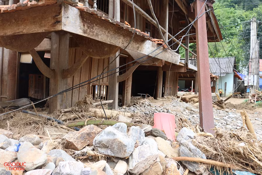 Vì khối lượng đất đá lớn, lên đến hàng trăm nghìn m3 nên quá trình khắc phục hậu quả sẽ tốn rất nhiều thời gian, có thể phải mất nhiều tháng trời.